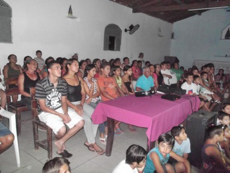 Pascom exibi filme e jovens se reúnem no planalto