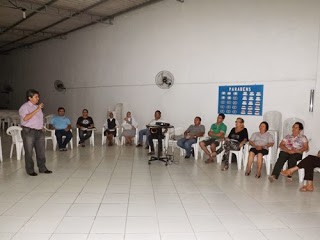 Padre Assis apresenta programa da festa 2013