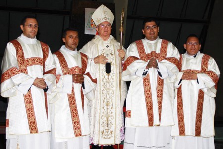 Dom Jaime preside ordenação diaconal de seminaristas da Arquidiocese